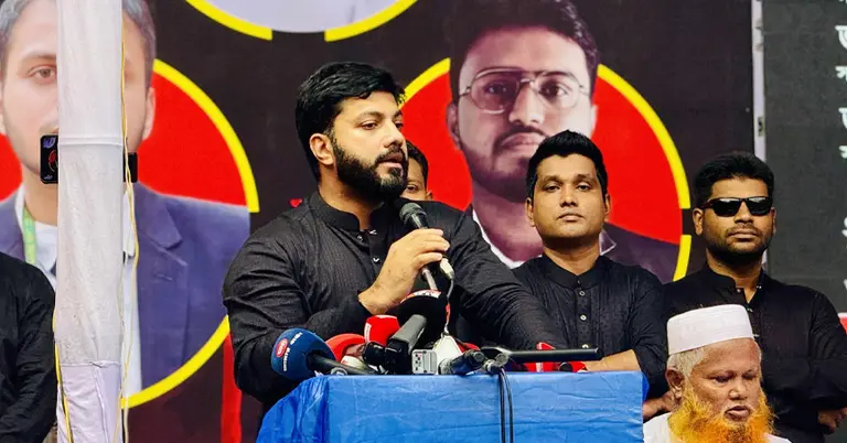 কথা বলছেন ইশরাক হোসেন